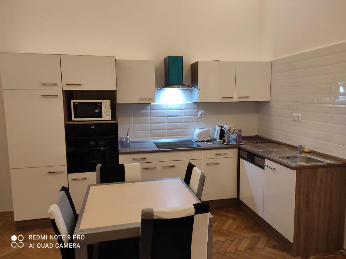 Zonaflat - Opera Apartment Budapest Luaran gambar
