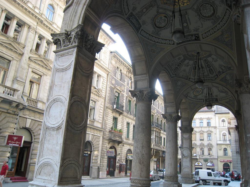 Zonaflat - Opera Apartment Budapest Luaran gambar