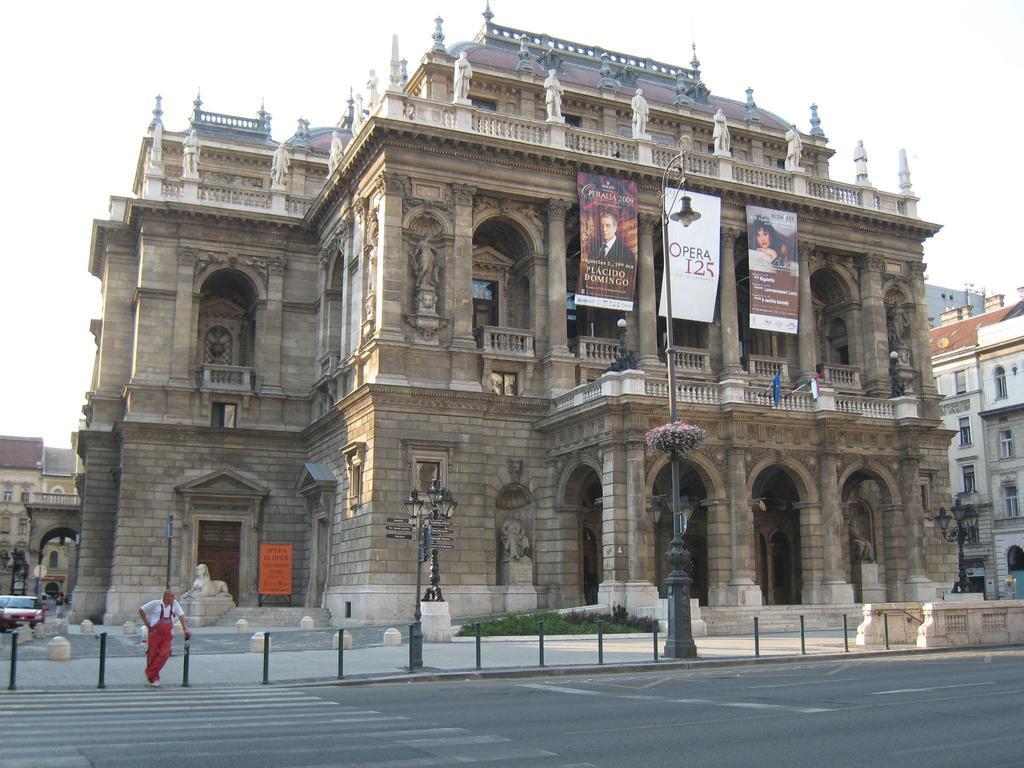 Zonaflat - Opera Apartment Budapest Luaran gambar