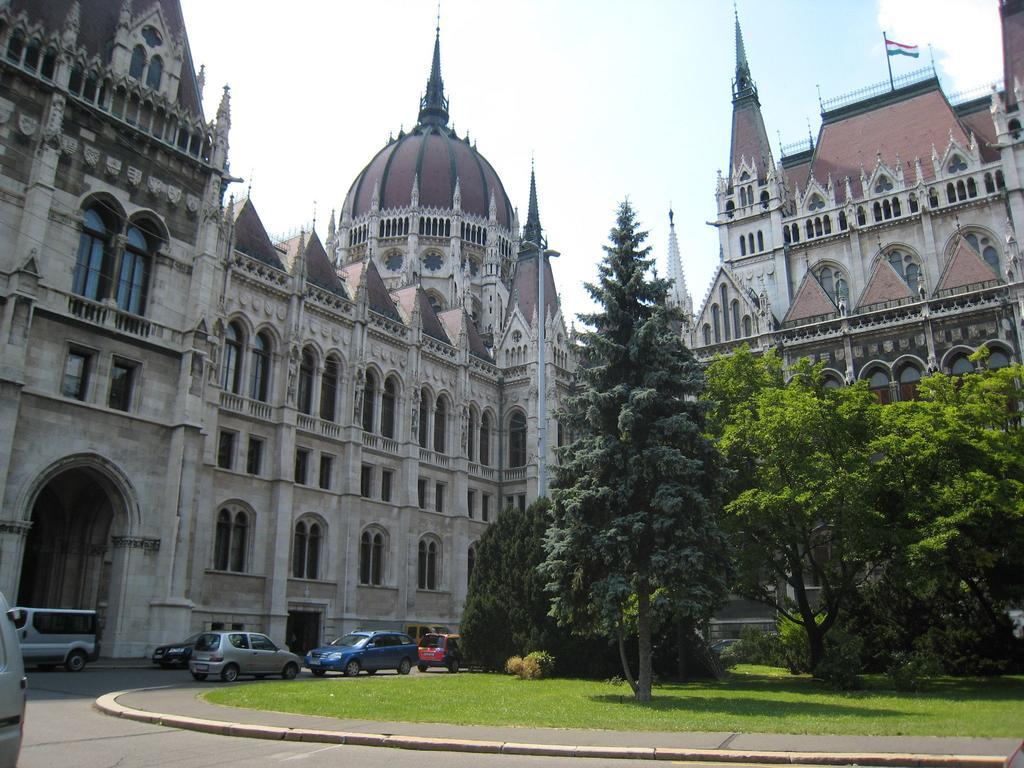 Zonaflat - Opera Apartment Budapest Luaran gambar